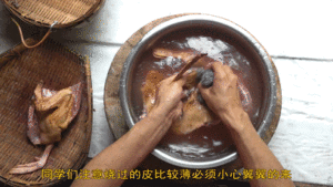 Hutch division commander teachs you: The kitchen that use land is burned " rustic beer duck " , flavour is easy and comfortable the practice move that must not place 2