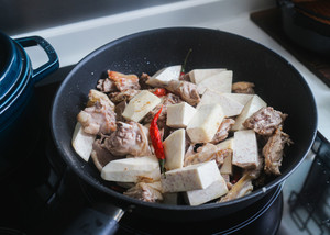 The practice measure of taro stew duck 5