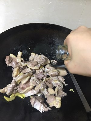 Duck flesh two feed (duck of duck of stew of potato purple perilla, dry stir-fry before stewing) practice measure 9