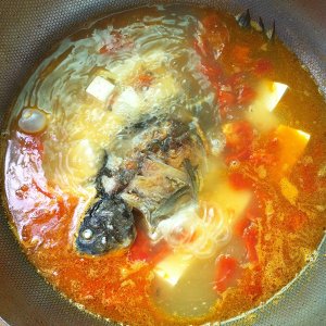 The practice measure of fish of the crucian carp of tomato bean curd that stew 5