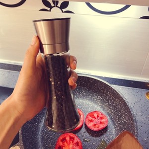 Quick worker · gathers up the practice step with necessary breakfast of tomato · hotel 4