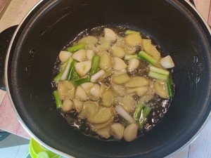 The practice step that achieves duck of eggplant of braise in soy sauce oneself 9