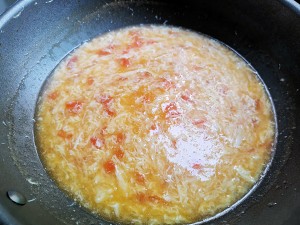 Teach you to do tomato egg boiling water in the home, egg flower is beautiful nutrition, the child drinks 2 bowls of big insufficient still practice measure suddenly 10
