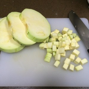 The practice measure of man of tomato braise eggplant 1