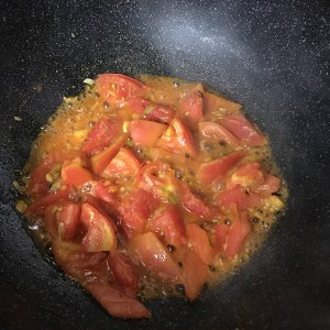 Tomato scrambles egg the practice measure of quick worker of the daily life of a family 14