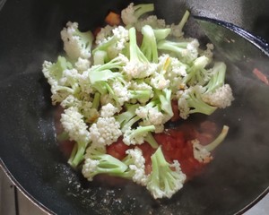 Tomato is loved on the practice measure of beautiful dish 2