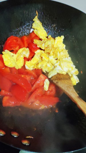 トマトが卵8をスクランブルする練習方法