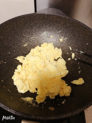 (quick worker of the daily life of a family) the practice measure that tomato scrambles egg 7