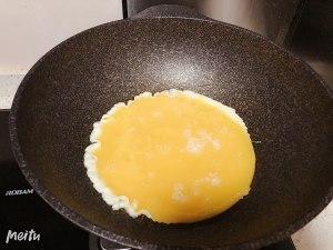 (quick worker of the daily life of a family) the practice measure that tomato scrambles egg 6