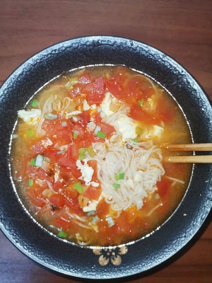 The practice measure of tomato egg noodles in soup 9