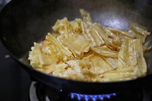 Dried bean milk cream in tight rolls of stew of duck's egg of tomato Chinese cabbage (fabaceous skin) practice measure 10