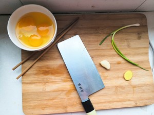極度で繊細なトマトの卵はにがりの範囲を作ります（変更にはトマトがありません）練習法3  