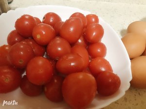 (quick worker of the daily life of a family) the practice measure that tomato scrambles egg 1