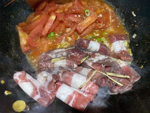 The practice measure of the beef tomato hoosh that does not add water 5