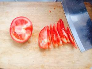 The practice measure of fine dried noodles of egg of simple breakfast tomato 1