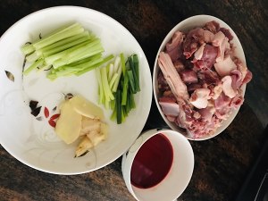 The daily life of a family " dog child duck " sauce explodes the practice measure of stew duck flesh 1