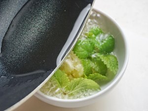 The practice measure of duck of mint of sweet stir-fry before stewing 14