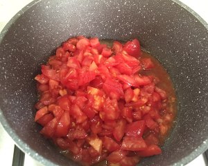 豊富な栄養のトマト魚のスープ（ドロップ ポイントを増やすだけの塩の繊細さで眉をひそめる）練習法5 