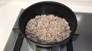 イタリアのトマトミートソースの顔の実習3