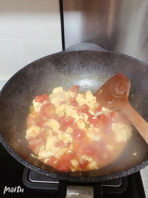 (quick worker of the daily life of a family) the practice measure that tomato scrambles egg 17