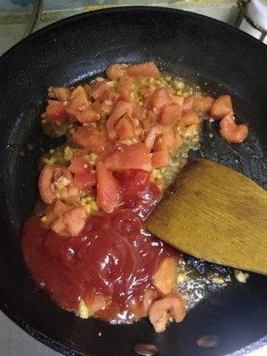 The practice measure of side of meaning of shelled fresh shrimps of tomato of the daily life of a family 5