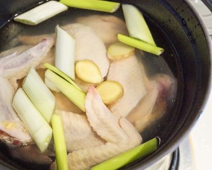The practice measure of soup of wing of slow fire chicken 2