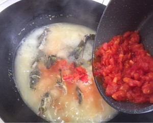 The tomato fish soup with rich nutrition (drop brow with delicacy of the salt that increase a point only) practice measure 12