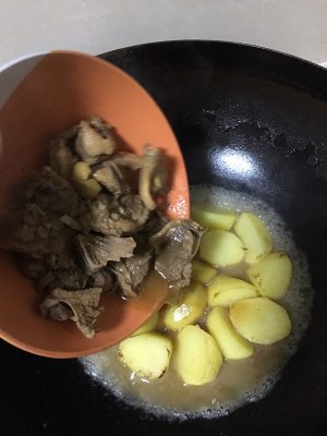 Duck flesh two feed (duck of duck of stew of potato purple perilla, dry stir-fry before stewing) practice measure 23