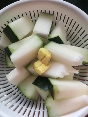 Soup of duck of wax gourd of the seed of Job's tears and the practice measure of the white flesh that cut duck 3