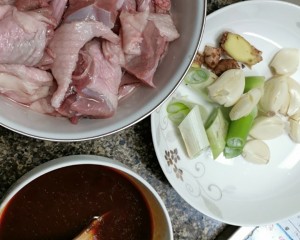 Sauce explodes the practice move that duck makes salty without fishy smell aromatic go with rice so 1