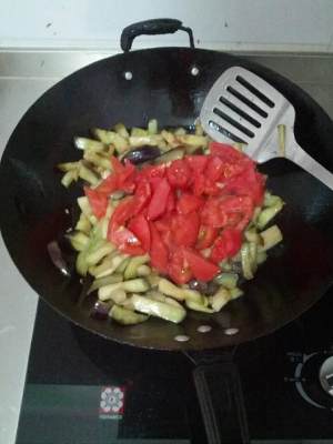 The practice measure that aubergine fries tomato 4