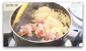 Food of Su Di baby: Dumpling skin hand rips cake + the practice measure that tomato onion fries an egg 18