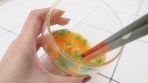 The practice measure that one person feeds quick worker of tomato hoosh face 2
