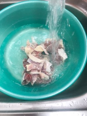 The practice measure of duck of purple perilla stew 1