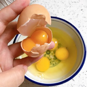 Tomato scrambles egg the practice measure of quick worker of the daily life of a family 2