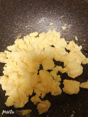 (quick worker of the daily life of a family) the practice measure that tomato scrambles egg 8