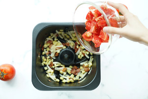 The practice measure that tomato earths up root    meal 9