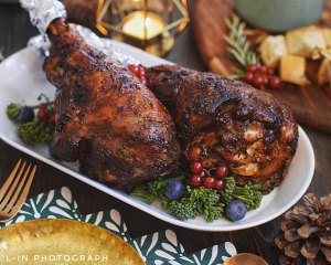 The practice measure of leg of turkey of the sweet crackling that bake 8