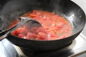 Arrowroot叔父は、麺のソースとして使用されるトマトの卵の濃厚な肉汁を確実に子供の練習対策5