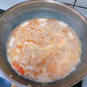 低脂肪クイックワーカー5のトマト豆腐のスープの重量を減らします