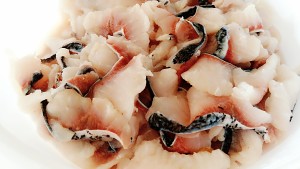 The practice measure of tomato slices of fish meat 2