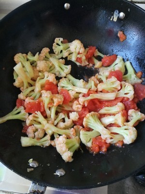 The practice measure that the tomato cauliflower with rich nutrition fries an egg 4