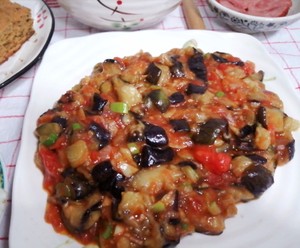 Garlic Chengdu tomato fries edition of aubergine ~~ little oil, it is acid of a sweet delicious smell, soft glutinous really next sweet meal, the practice measure that full is love ~ 3