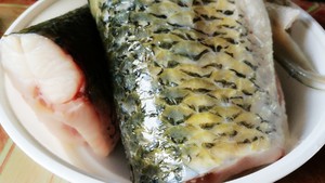 The practice measure of tomato slices of fish meat 1