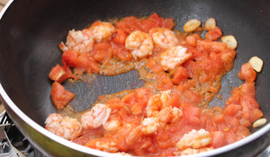 Italy of tomato of shelled fresh shrimps the practice measure of the face 4