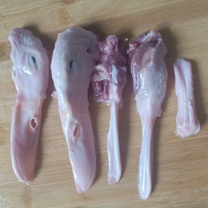 A condiment made of roast prickly ash and salt / the practice measure of chin of sweet hot duck 2
