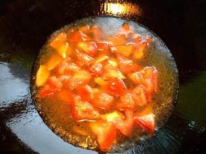 Close child the practice measure of rice served with meat and vegetables on top of tomato a round mass of food 5