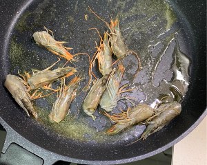 The practice measure of side of meaning of tomato of shelled fresh shrimps 3