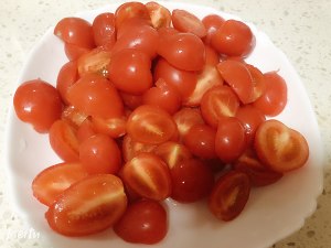 （ 家族の日常生活の速い労働者）トマトが卵を奪う練習方法2 