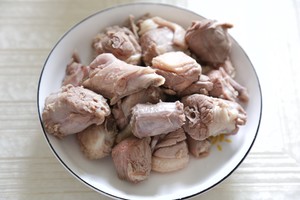 Simple quick worker - the practice measure of duck of popular hot beer 1